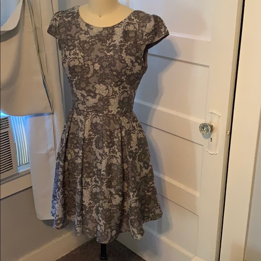 Robe Betsey Johnson Fit & Flare Imprimé Dentelle - Taille 10, Grise, Neuve Sans étiquettes